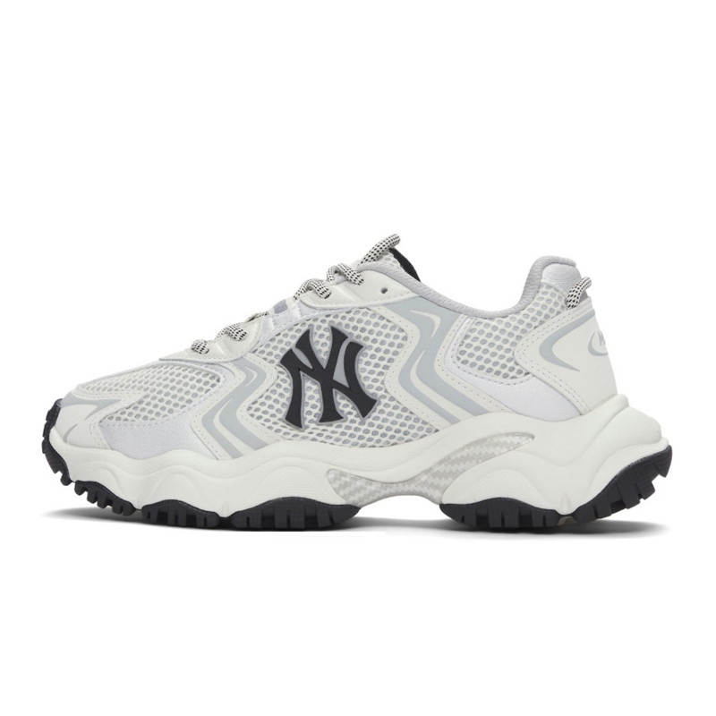 MLB 811