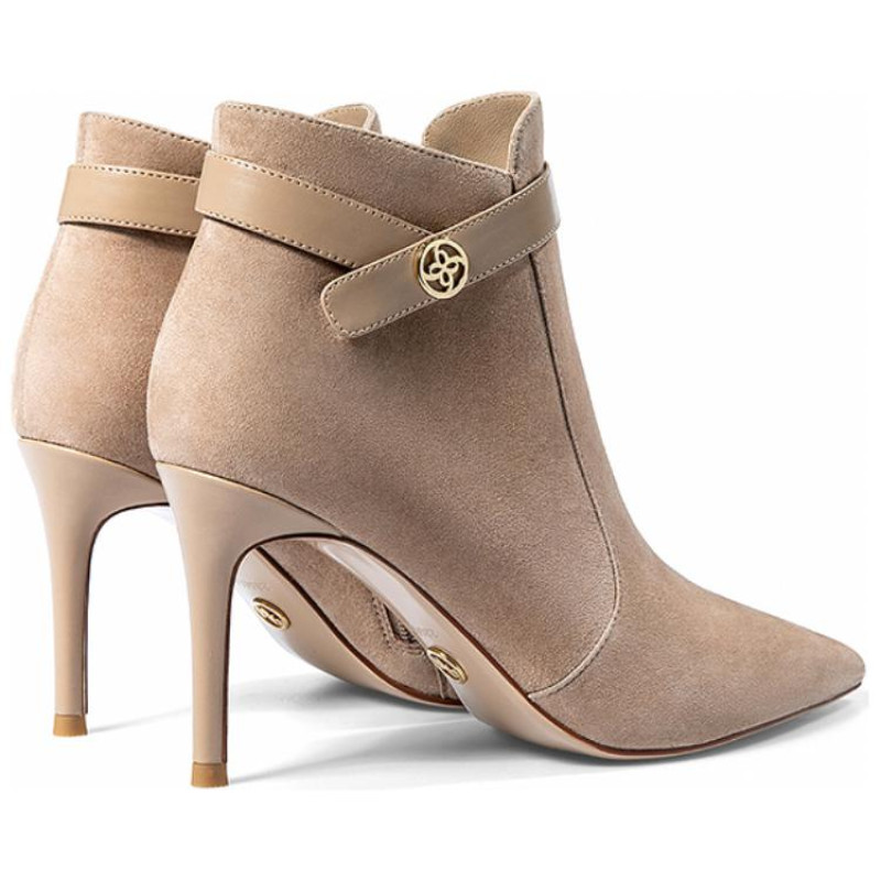 NINE WEST