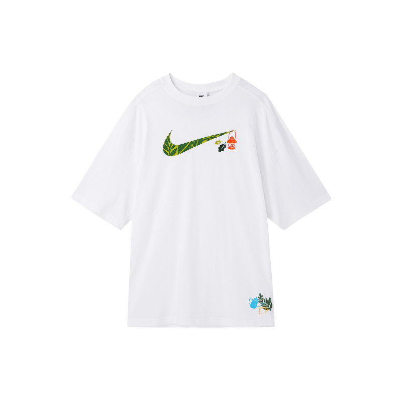 Nike Sportswear Swoosh T