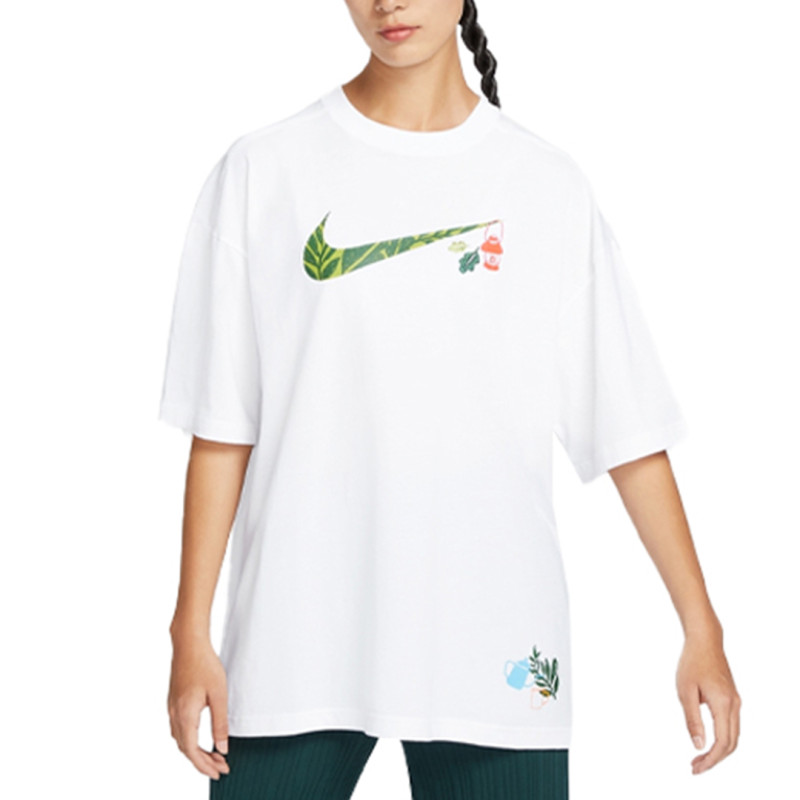 Nike Sportswear Swoosh T