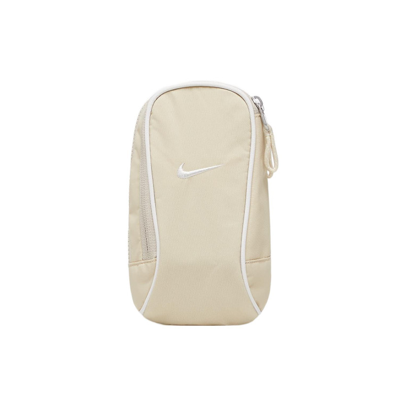 Nike Sportswear Essentials Logo