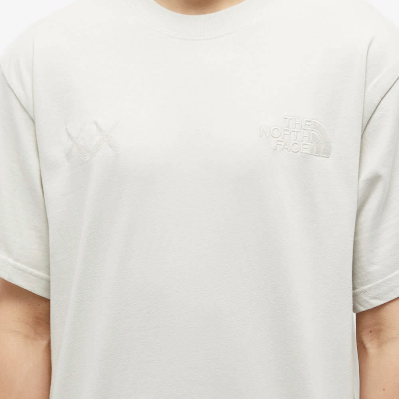 THE NORTH FACE x KAWS T