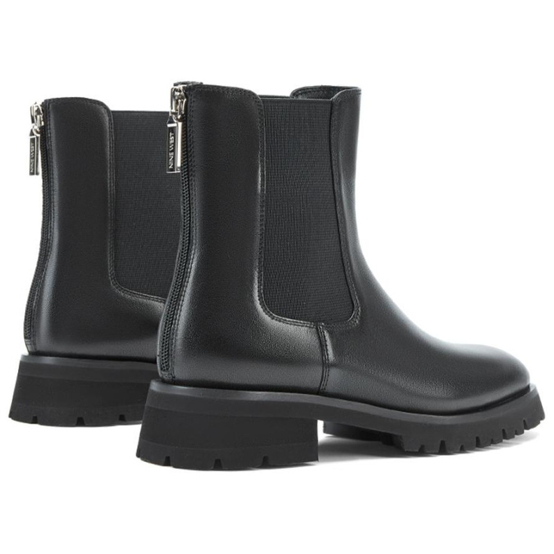 NINE WEST