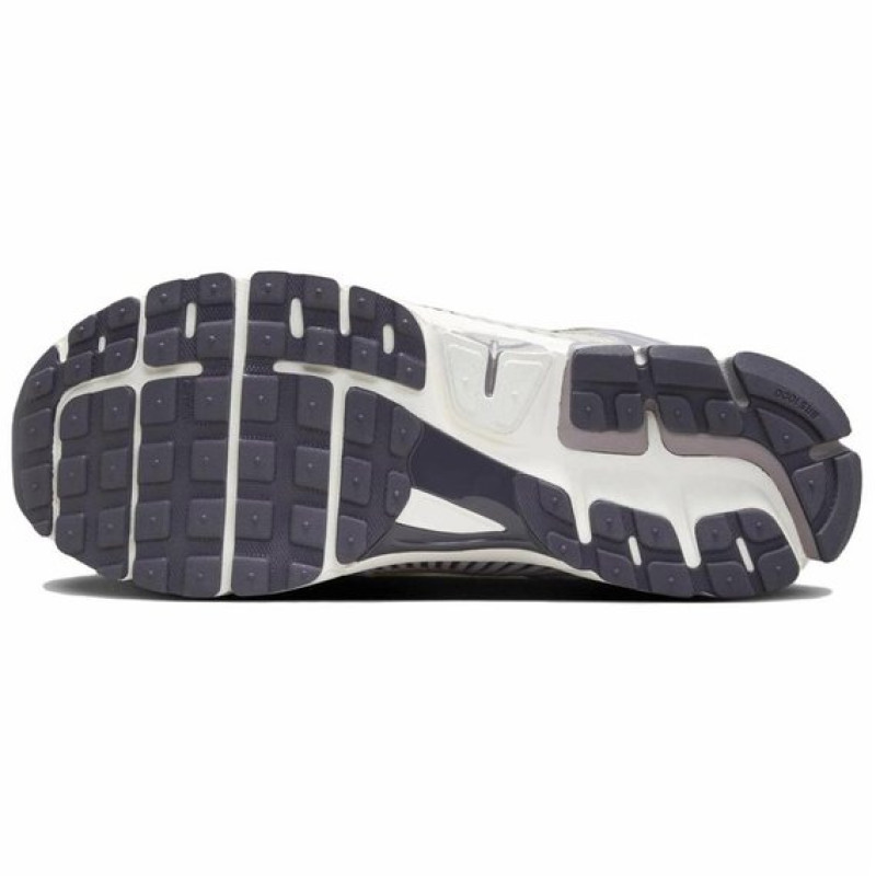 Nike Air Zoom Vomero 5
