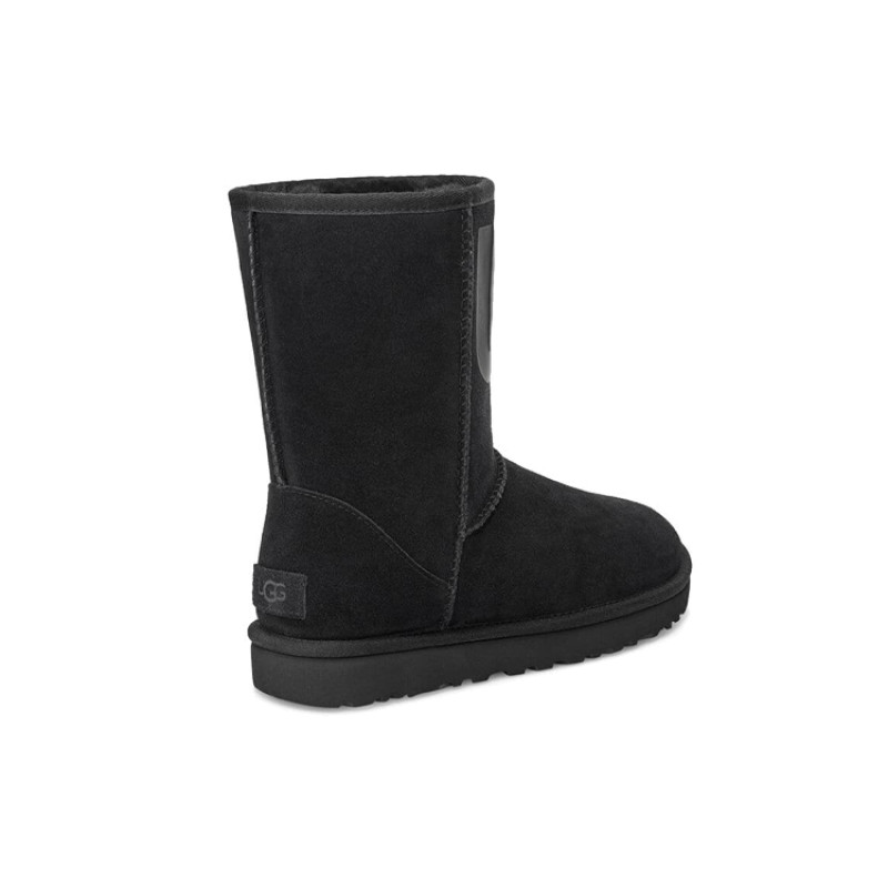 UGG CLASSIC SHORT Rubber Logo