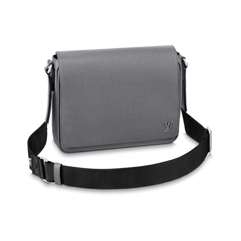 LOUIS VUITTON District PM Taiga