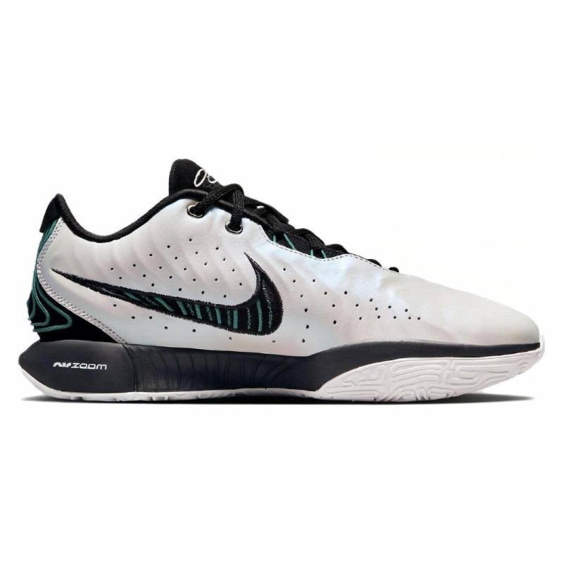 Nike Lebron 21 