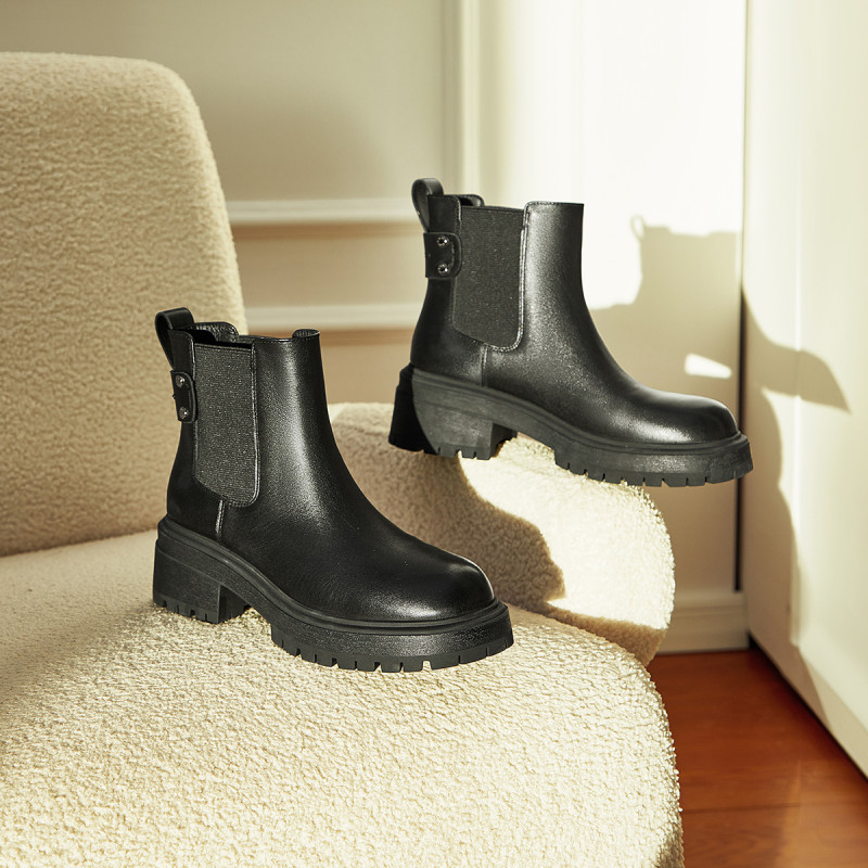 NINE WEST
