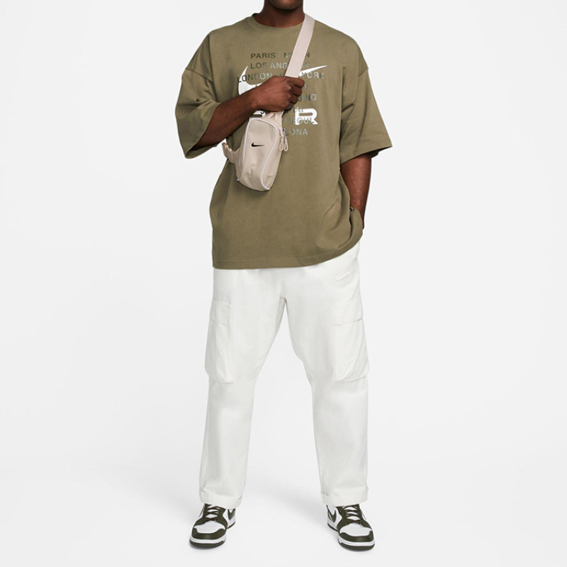 Nike Sportswear Essentials Logo