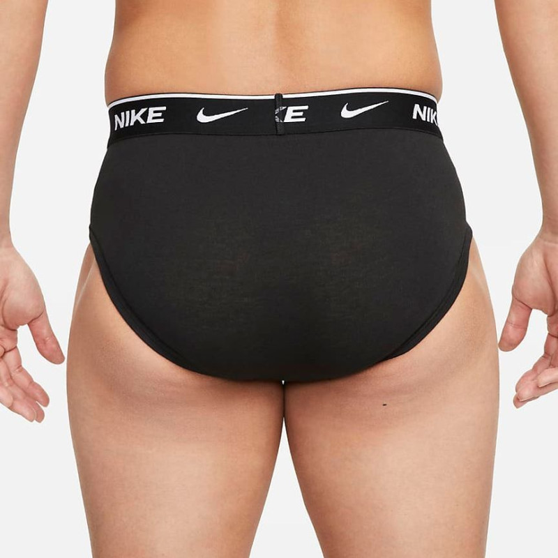 Nike Dri-FIT Essential Stretch 3
