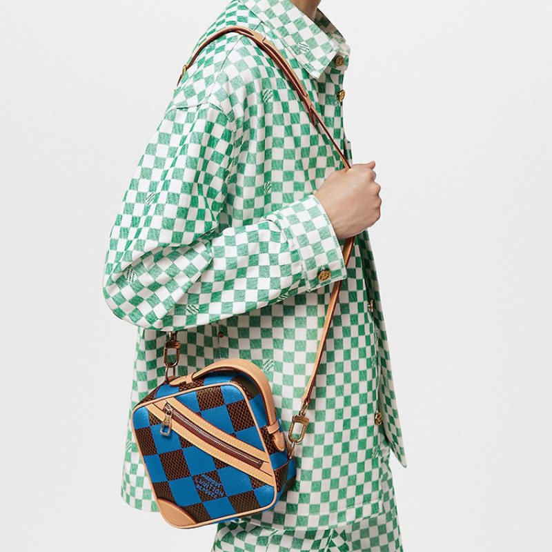 LOUIS VUITTON Chess Messenger