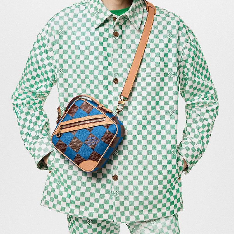 LOUIS VUITTON Chess Messenger
