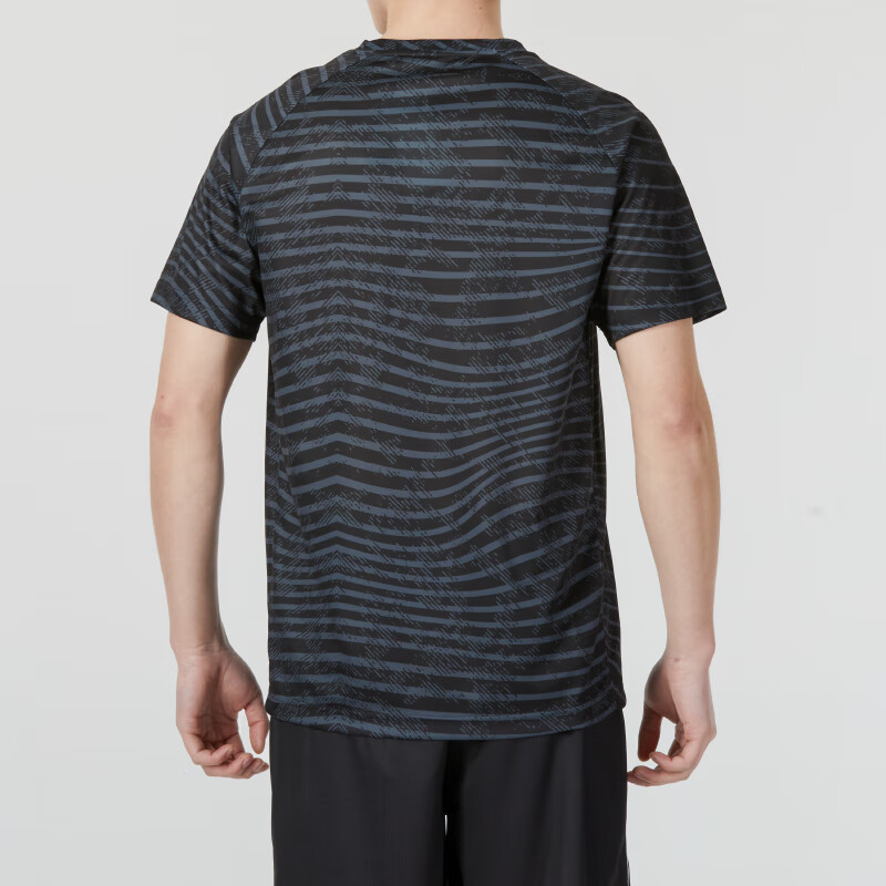 Under Armour T