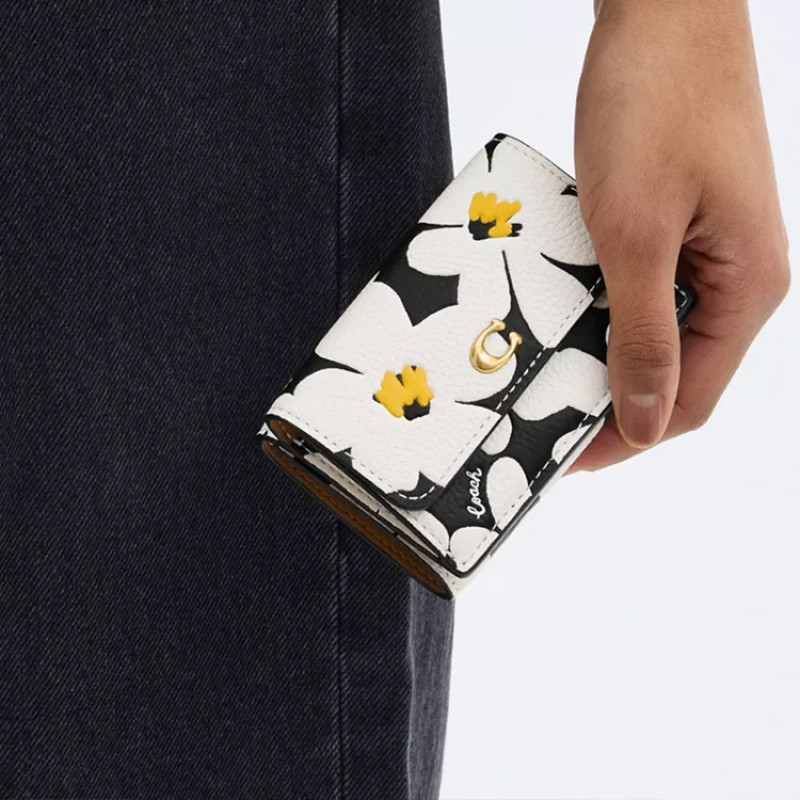 COACH Trifold Wallet 10