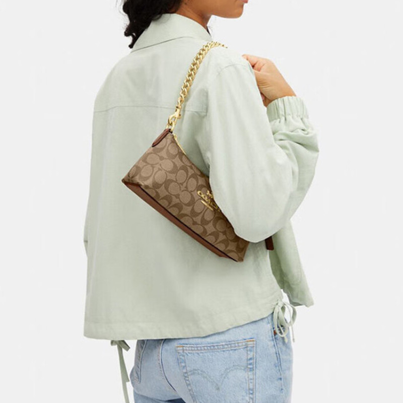 COACH Charlotte 25 Logo