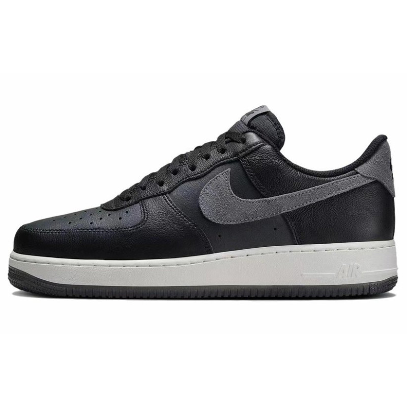Nike Air Force 1 07 LV8