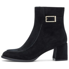 NINE WEST