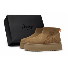 UGG 811