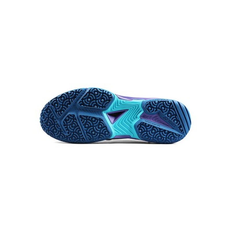 YONEX