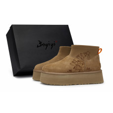 UGG 811