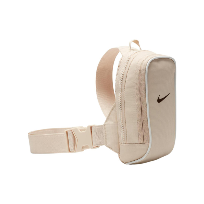 Nike Sportswear Essentials Logo