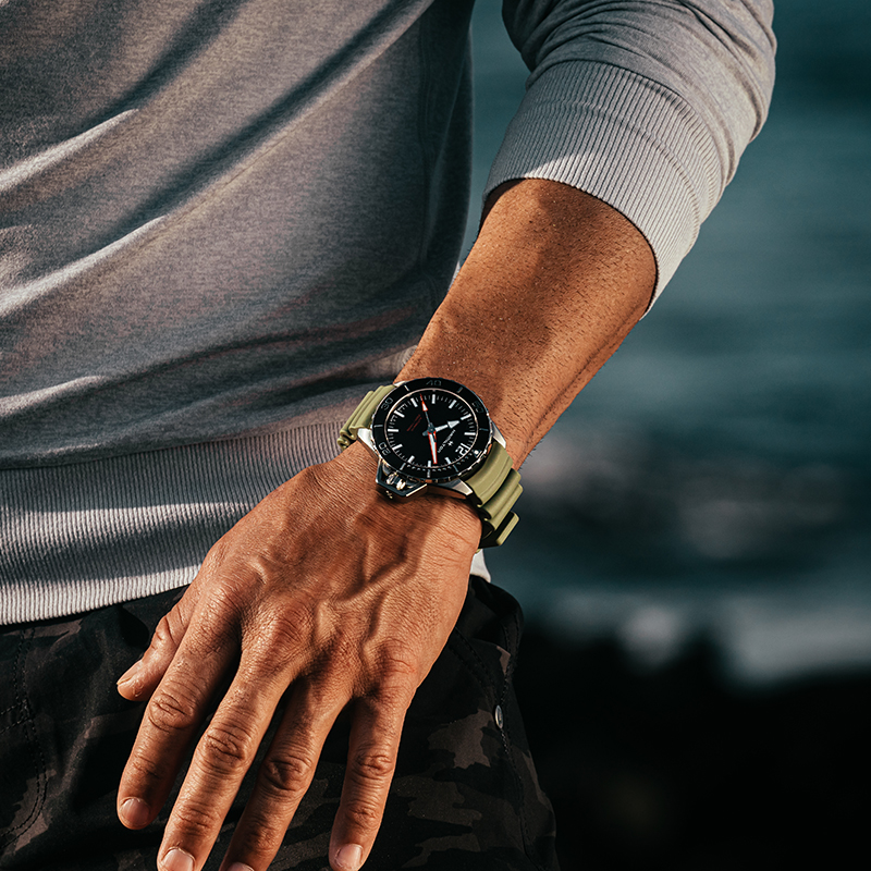 HAMILTON 44mm H77825331