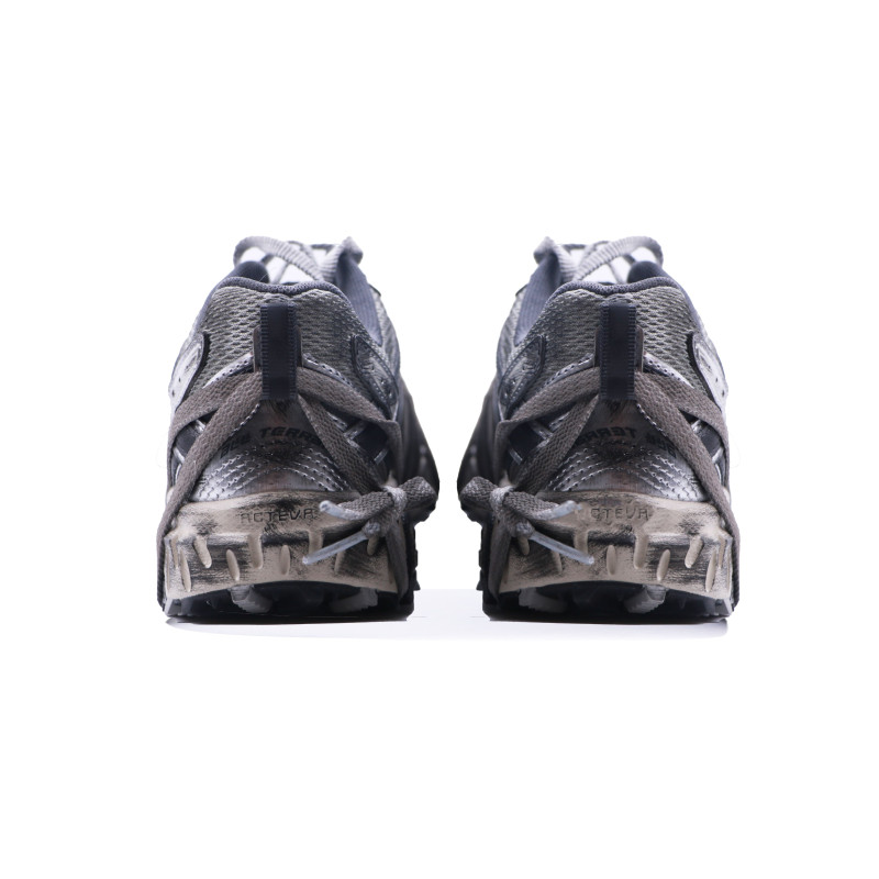 New Balance NB 410 v5 Y2K vibe