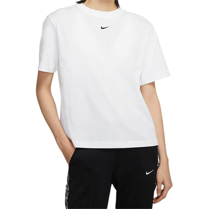 Nike Sportswear Essentlals logoT