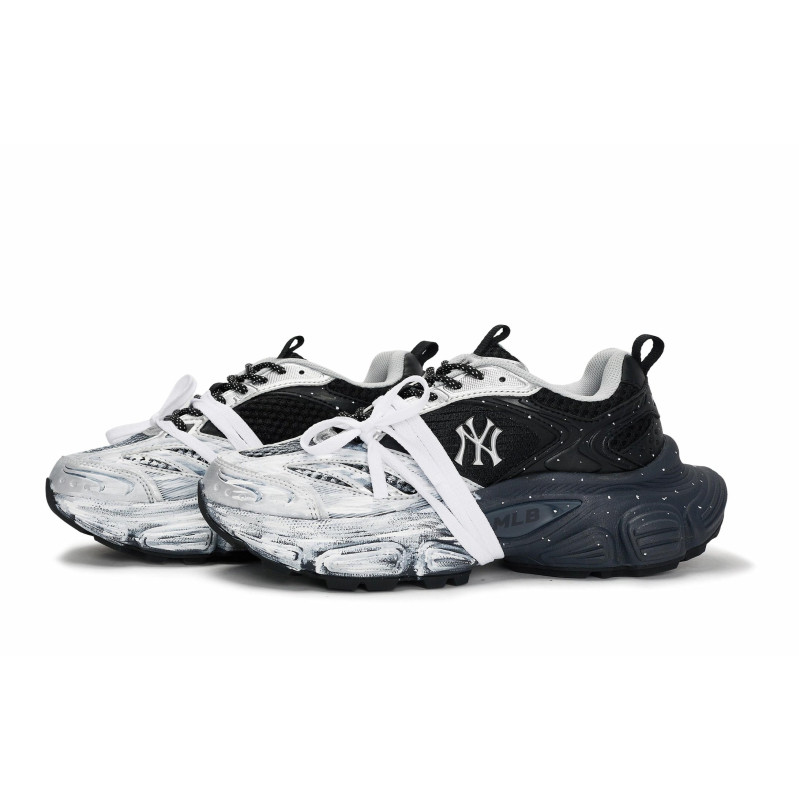 MLB 811