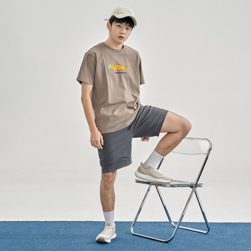 New Balance logoT T