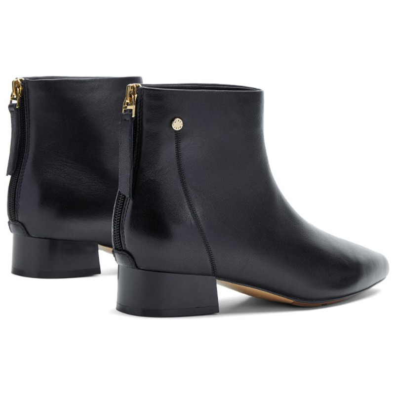 NINE WEST