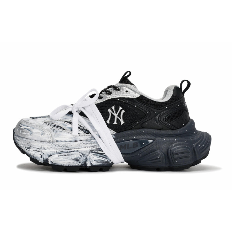 MLB 811