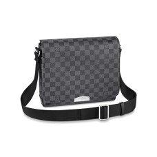 LOUIS VUITTON District
