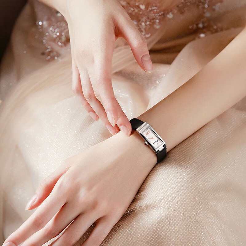 FERRAGAMO ESSENTIAL SFMK00122