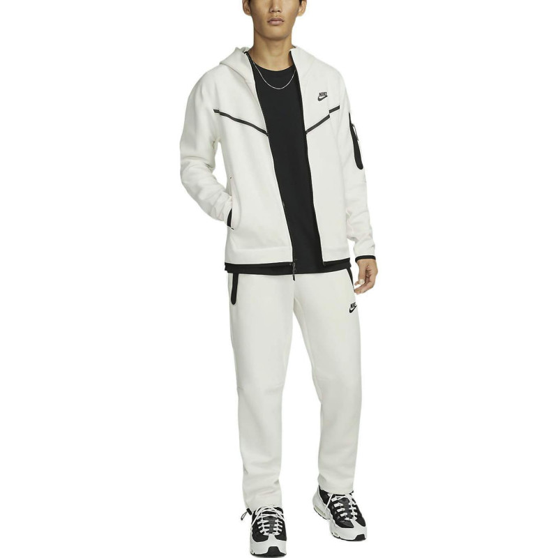 Nike FW22 Logo
