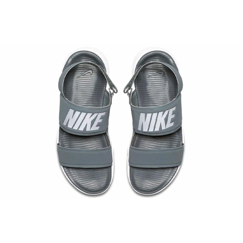 Nike Tanjun