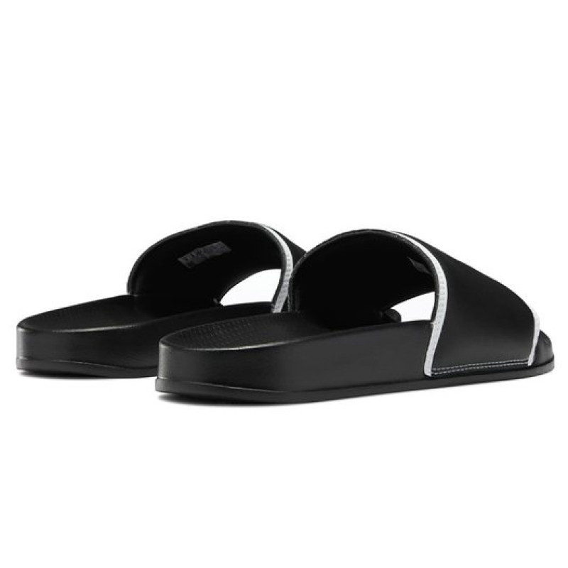 OIOI x Reebok classic slide