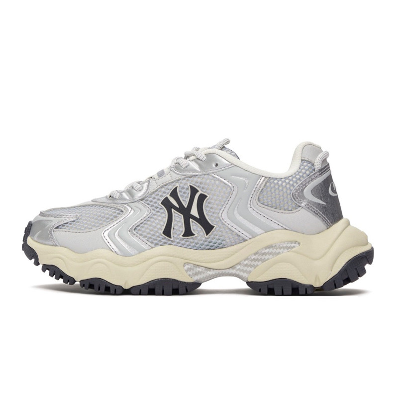 MLB 811