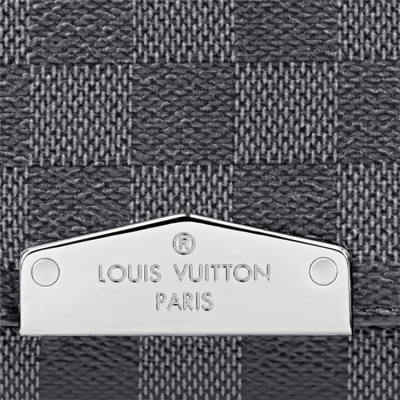 LOUIS VUITTON District