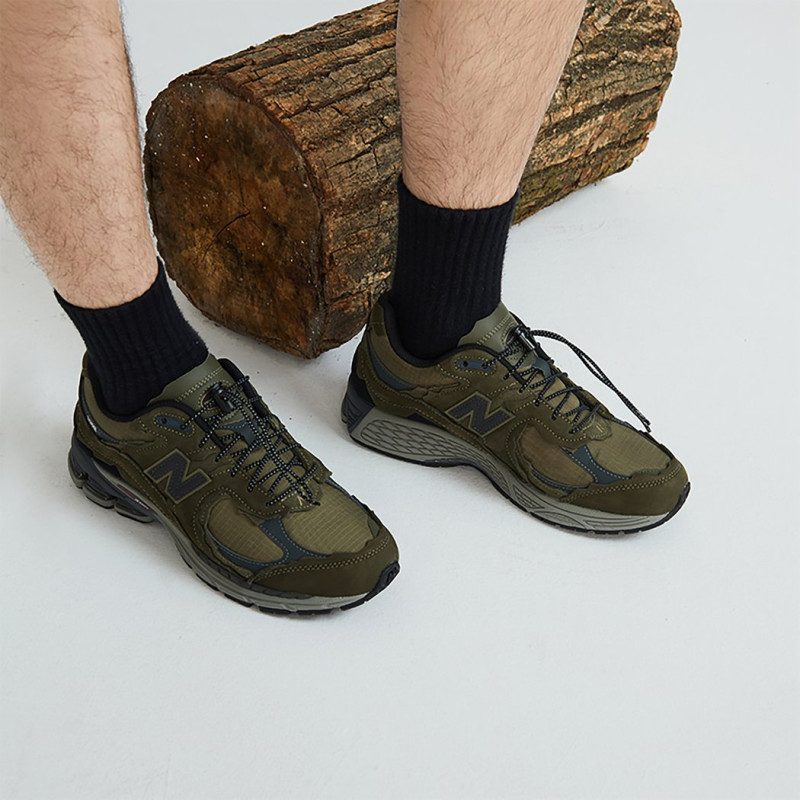 New Balance NB 2002R 