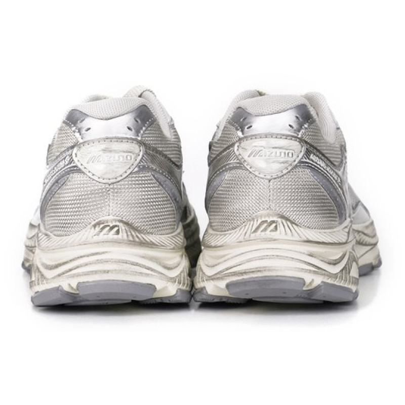 Mizuno Racer S