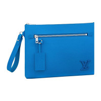 LOUIS VUITTON Takeoff