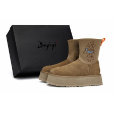 UGG 811