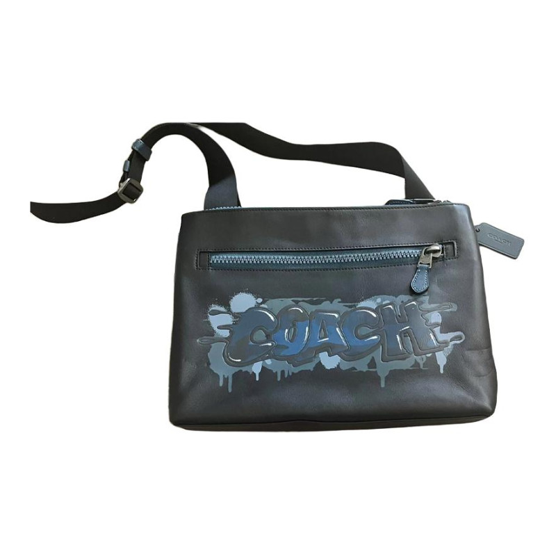 COACH Carrier 32 logo