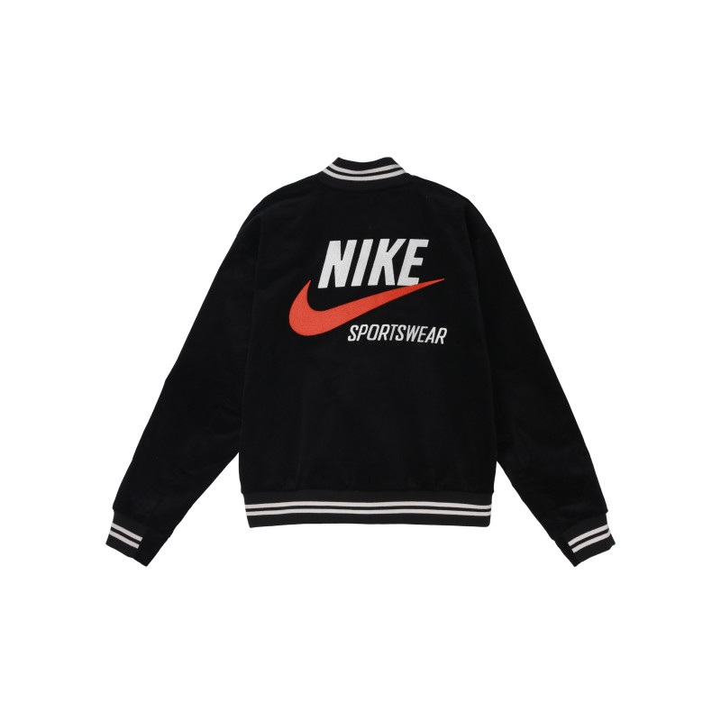 Nike Sportswear Trend Logo