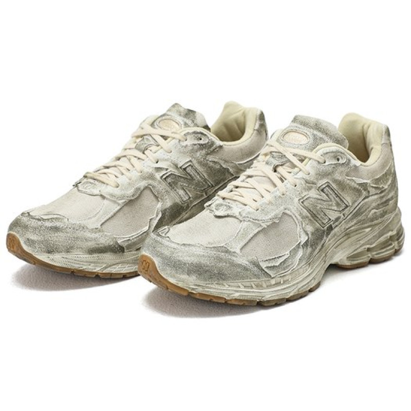New Balance NB 2002R 