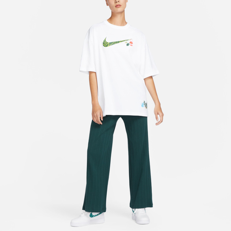 Nike Sportswear Swoosh T