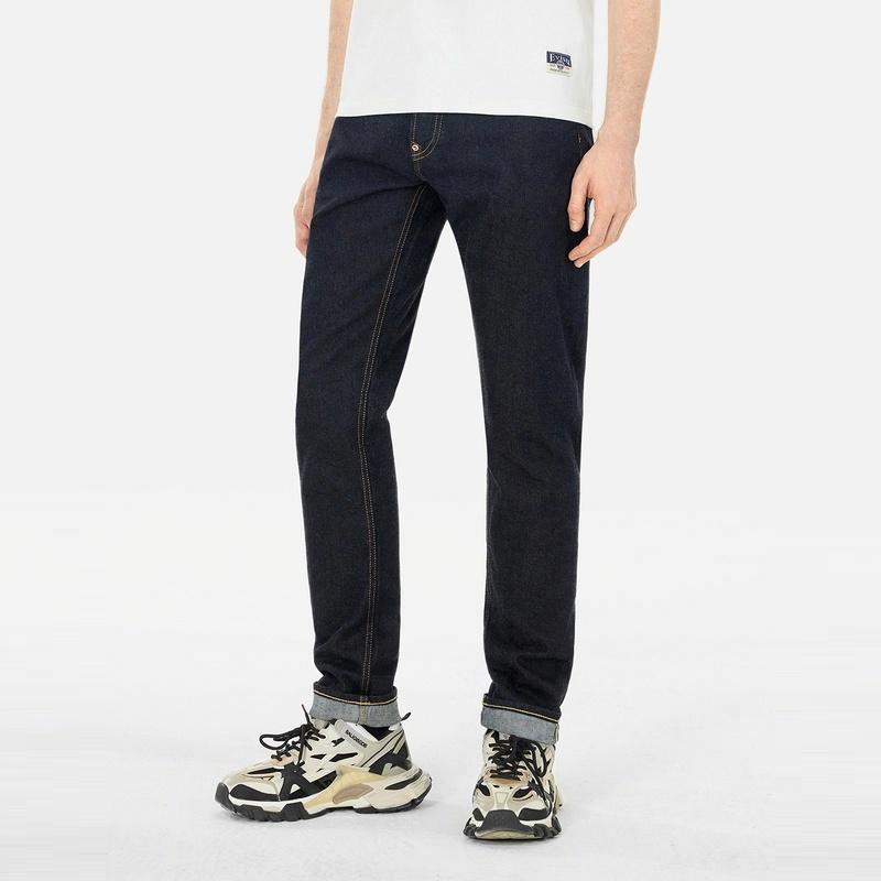 EVISU M
