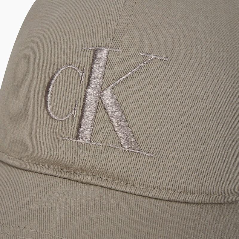 CALVIN KLEIN