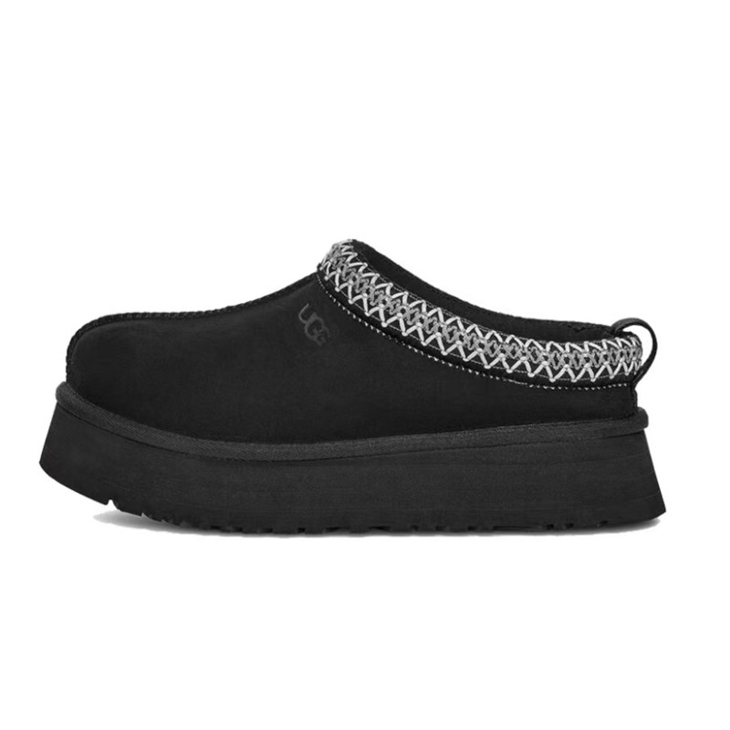 UGG 811